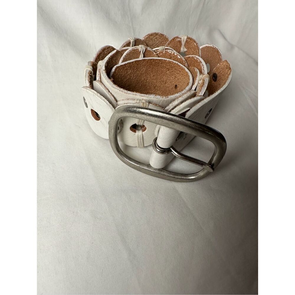 Rolfs women’s white leather studded circle design silver belt size L #43-1324